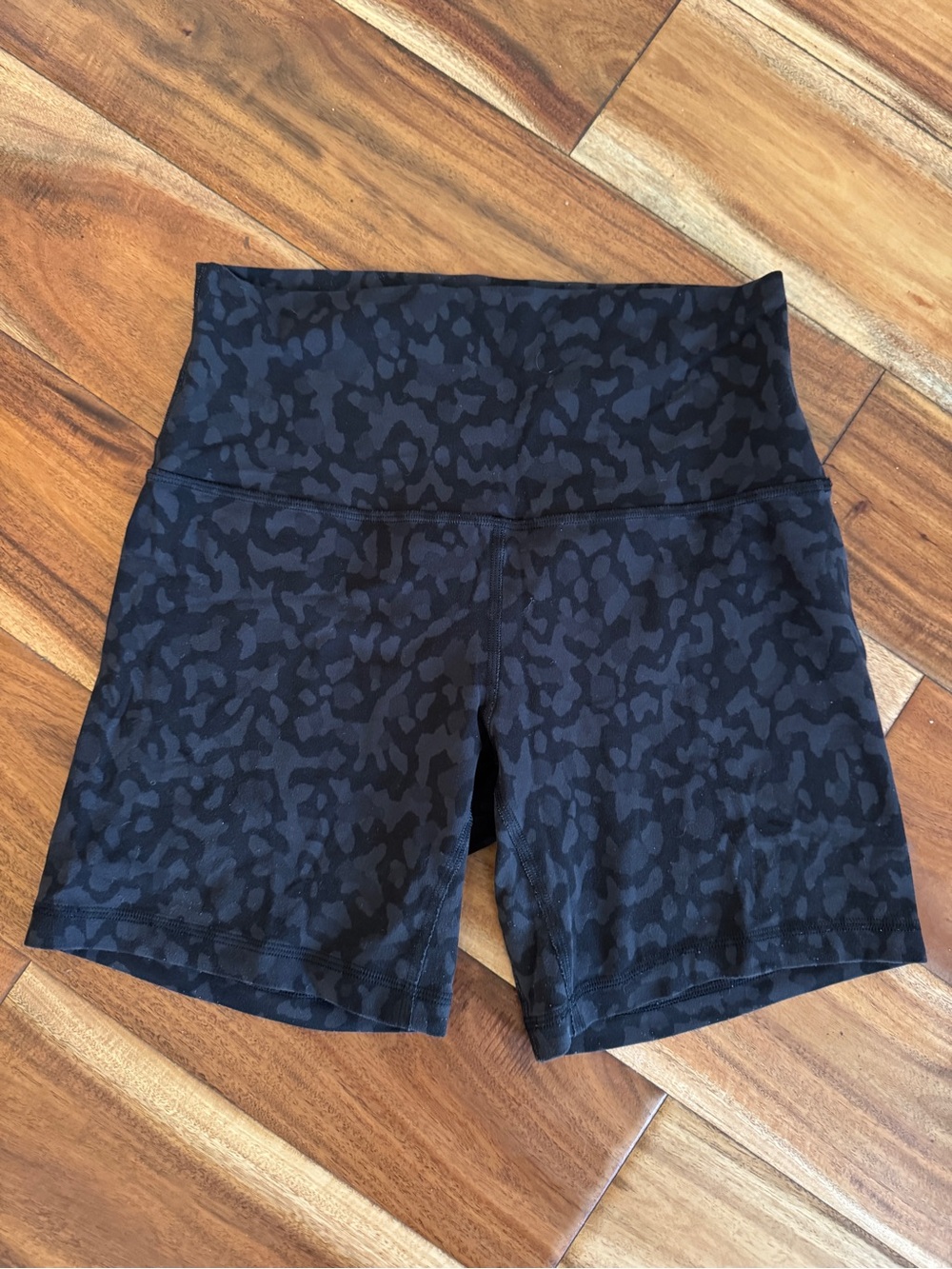 Lululemon women’s spandex bike shorts, size 6